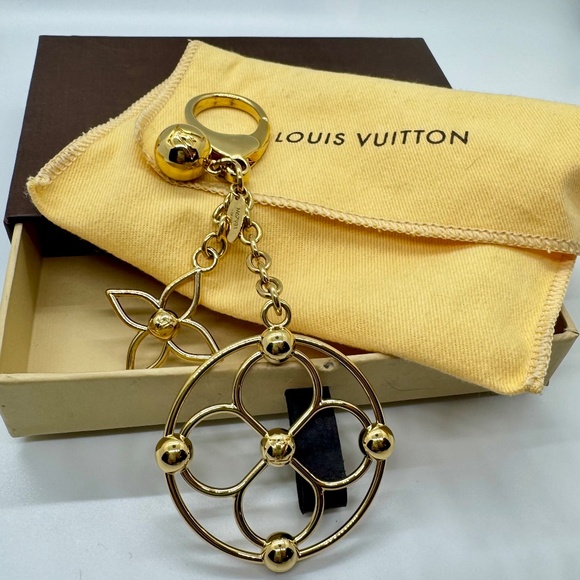 Louis Vuitton Bloomy Gold Brass Bag Charm Key Ring - Picture 1 of 6